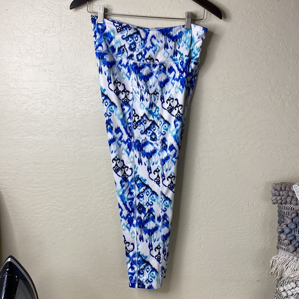 Cali Active Leggings w meadow pockets and inside hidden pocket - Picture 5 of 6